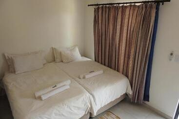 بنسيون The Farmhouse Boutique Guesthouse And Beergarden Cc