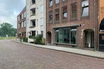 هتل آپارتمان Stadshotel Aan De Ijssel In Hartje Deventer