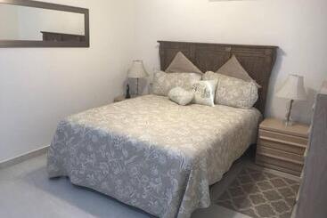 ツーリストアパートメント Apartmento Con Alberca A 50 Mt Del Mar La Licha