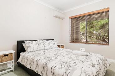 ツーリストアパートメント Aqua La Vista Mandurah