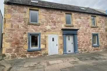 تختخواب و صبحانه Little Ship Inn Rooms