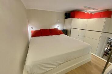 آپارتمان‌های توریست‌ها For You Rentals Apartment With Beautiful Private Terrace In The Center Of Madrid Car19