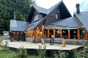 הוסטל Acceso Bayo   Ubicada En El Acceso Al Cerro Bayo 3km Del Centro