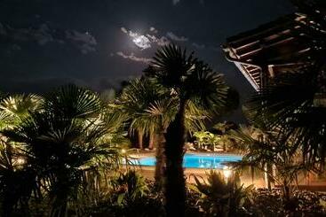 민박 Le Relais Des Chevaliers Suite Des Seigneurs