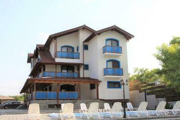 Апарт-отель Camere De Inchiriat Baltenii De Sus