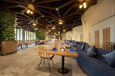 هتل Flamingo Premium Lan Ha Bay Resort