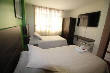 پانسیون Hostal Coral