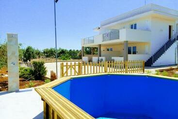 פנסיון Villa Chirilú