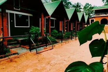 Курорт Taya Beach Front