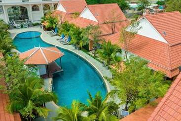 Sea Breeze Hotel & Villa