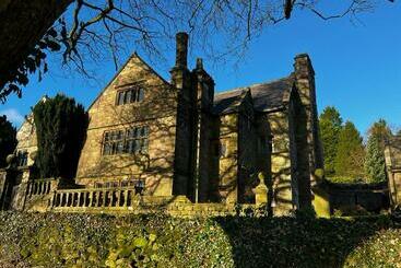 Bed and Breakfast Riber Hall Manor