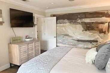 شقق خاصة سياحية Cute Home 7 Blocks To Beach . Xbox . Bikes . Pets