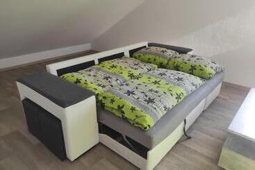 游客公寓 Domeček U Lesa