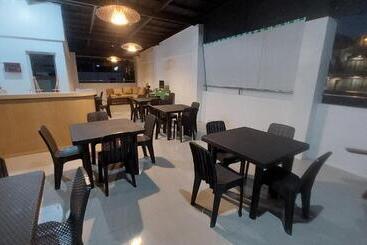 آپارتمانهای توریستها Manipon Transient House R6