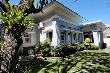 פנסיון Tan Malaka Residence