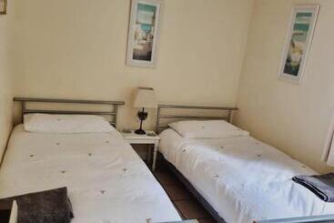 דירות לתיירים Holly Lodge