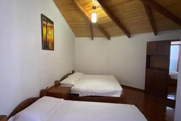 酒店 Kompleksi Jakaj