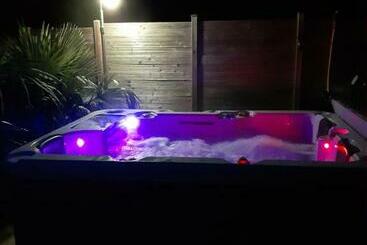 住宿加早餐  Chambre Au Nuit étoile Et Jacuzzi Prive