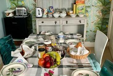 Faversham Creekside Bed And Breakfast