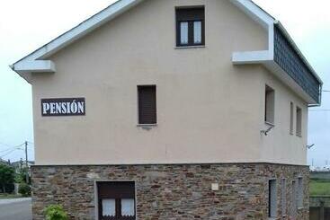 פנסיון Pensión Las Catedrales