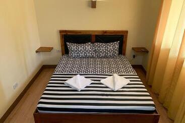 استراحتگاه Midnite Inn