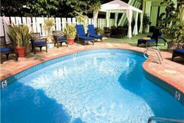 מלון דירות Aloha Surf Condo 1412