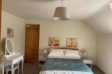 צימר Maghera House