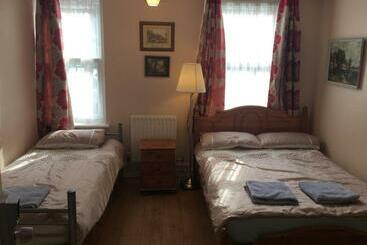 Пансион Central Greenwich Guest Rooms