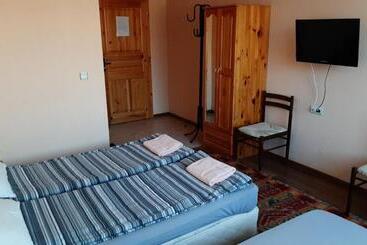 פנסיון Guest House Garbevi