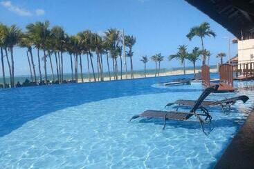 استراحتگاه Riviera Beach Place & Manhattan Golf Residence