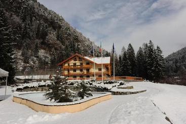 Holidays Dolomiti Apartment Resort