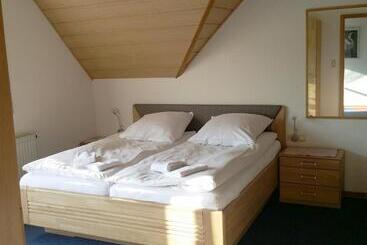 펜션 Landgasthof Zum Hirschen