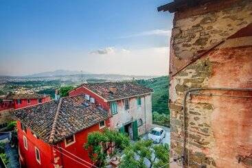 住所  Villa Sermolli