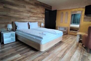 פנסיון Leshtenski Rai Guest House