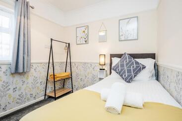 Жильё для туристов Mpl Apartments   Woodside House By Harry Potter Studios