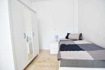 آپارتمانهای توریستها Boardinghouse In Cologne Free Wifi