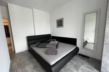 آپارتمان‌های توریست‌ها Marvelous 4 Room Penthouse Rooftop Terrace W14+w15