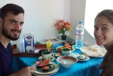 膳宿费 A . Piumi Tours & Guest House