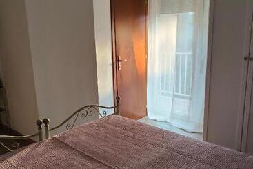 膳宿费 Stanza Lillina