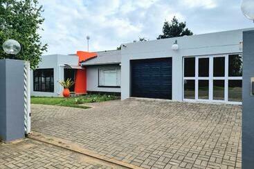 פנסיון The Noble Dew Guest House