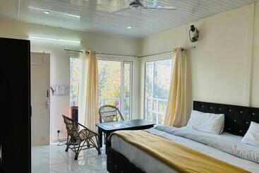 In Apple Estate Kanatal Himalayan View Resort With Courteous Staff