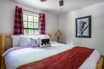 דירות לתיירים Little Cub Cottage   Mtn Views & Community Pools