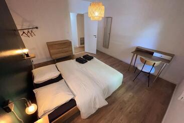 Turistlägenheter Aux Marches Du Palais   Ac Clim   Spacieux   Terrasse   Wifi