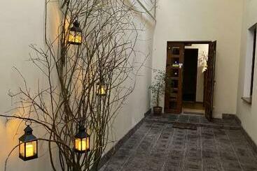 تختخواب و صبحانه відпочинковий комплекс,міні готель старий дворик