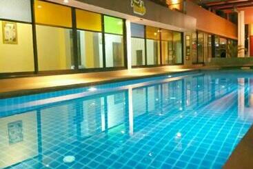 Отель โรงแรมฟร้อนบีช Frontbeach