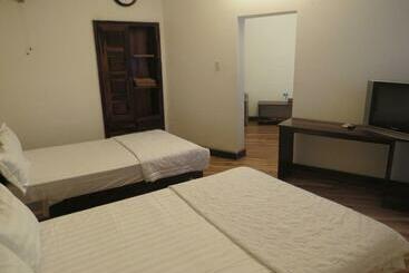 هتل Khách Sạn Hương Sen Phú Yên