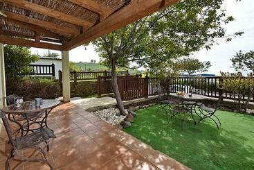 민박 סוויטות ויקטוריה סוויטות מקסימות ליד הכנרת עם בריכה וג קוזי Suites With Jacuzzi And Pool Near Sea