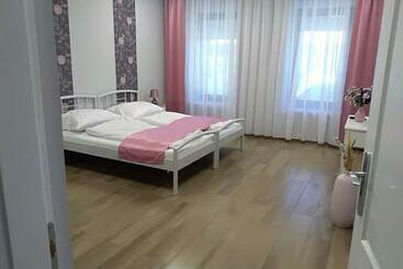 膳宿费 Alma Vendégház