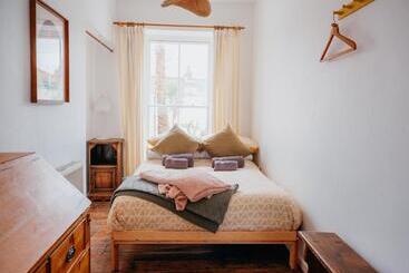 شقق خاصة سياحية Enchanted Rose Garden House