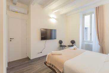 آپارتمانهای توریستها Via 5 Giornate 13 Apartment